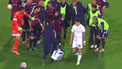 Scena surreale in Serie C: Kouan segna con papera del portiere, si fa male ma poi… (Video)