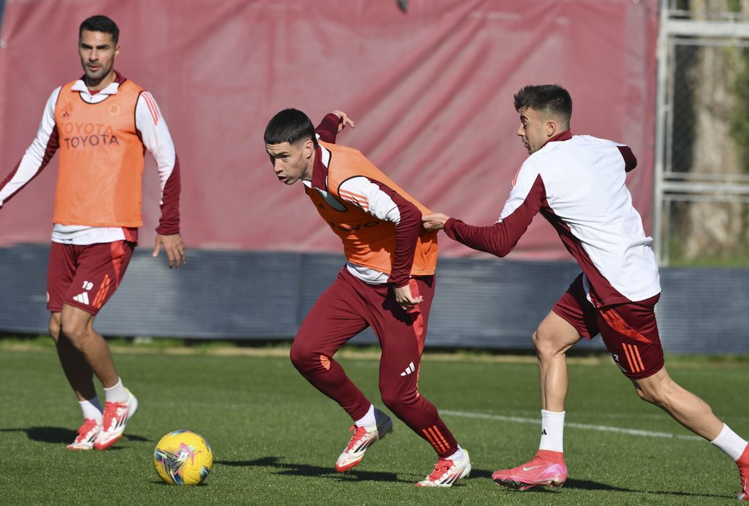 Roma in campo per preparare la sfida con il Genoa – FOTOGALLERY - immagine 9