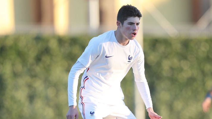 FLORENCE, ITALY - DECEMBER 07: Elyaz Fernandez Zidane of France U17 looks on during the international friendly match between Italy U17 and France U17 at Centro Tecnico Federale di Coverciano on December 7, 2021 in Florence, Italy. (Photo by Gabriele Maltinti/Getty Images) Elyaz Zidane, rivelazione nel Mondiale U20: il figlio di Zinedine alla conquista della finale - immagine 1