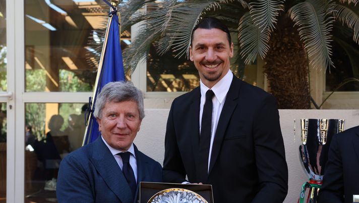 RIYADH, SAUDI ARABIA - JANUARY 02: AC Milan Senior Advisor to Ownership Zlatan Ibrahimovic and President Lega Calcio Ezio Simonelli attend at the Italian Embassy on January 02, 2025 in Riyadh, Saudi Arabia. (Photo by Claudio Villa/AC Milan via Getty Images) Simonelli: “Milan-Como a Perth? Siamo in vigile attesa” E sul VAR… - immagine 1
