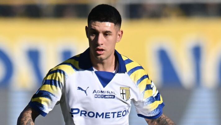 Problema fisico per Valenti nel Parma, cambio obbligato contro l’Atalanta: la prima diagnosi - immagine 1