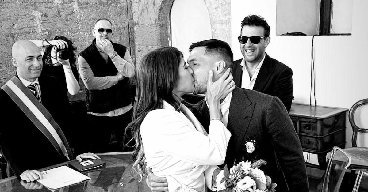 Matteo Politano si risposa, rito civile nel cuore di Napoli. Alessandra: “Dimenticavo che…”