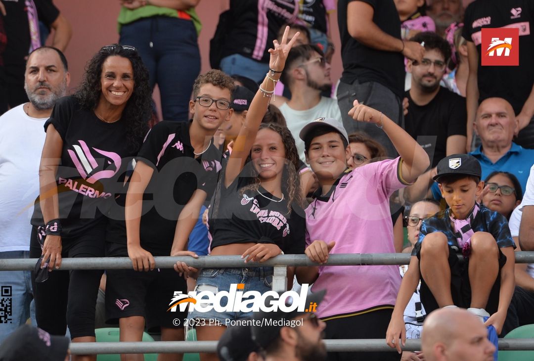 FOTOTIFO Palermo-Feralpisalò 3-0, gli scatti ai tifosi al “Renzo Barbera” (GALLERY) - immagine 30