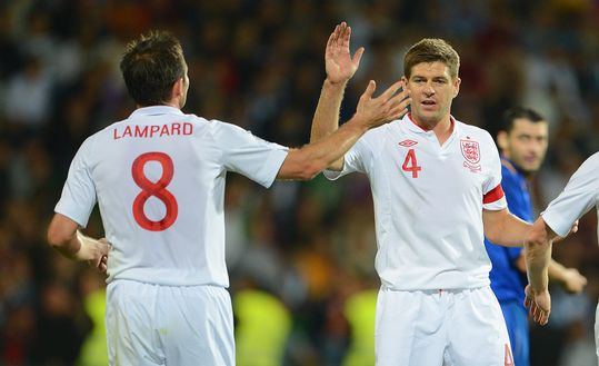 Chisinau, Moldova - 7 settembre 2012: Frank Lampard e Steven Gerrard durante la partita di qualificazione ai Mondiali tra Moldavia ed Inghilterra. (Foto di Michael Regan/Getty Images) Nuovo ruolo per Steven Gerrard: l’ex Liverpool è diventato nonno- immagine 3