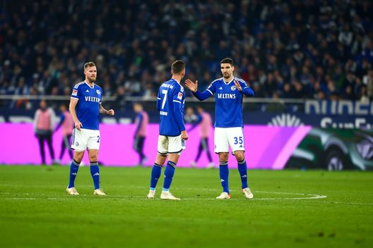 Sommerso dai debiti, lo Schalke 04 rischia grosso: se scende in terza serie è fallimento- immagine 4