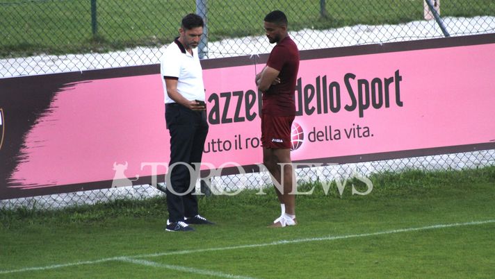 Torino, chiacchierata Vagnati-Bremer al termine dell’allenamento odierno Torino, chiacchierata Vagnati-Bremer al termine dell’allenamento odierno - immagine 1
