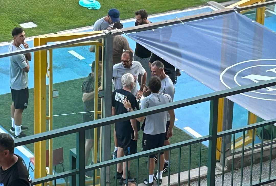 GALLERY ADL a colloquio con lo staff di Conte, poi il saluto ai tifosi - immagine 4