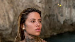 Lady Hernandez, spettacolo in bikini. Curve sexy e décolleté top per lady Hernandez