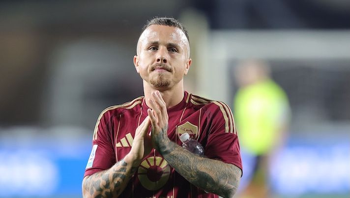 EMPOLI, ITALY - MARCH 9: Angelino of AS Roma greets the fans after during the Serie A match between Empoli and AS Roma at Stadio Carlo Castellani on March 9, 2025 in Empoli, Italy. (Photo by Gabriele Maltinti/Getty Images) Roma, Angelino resta in dubbio per l’Inter: il motivo. Oggi il test decisivo per Bailey - immagine 1