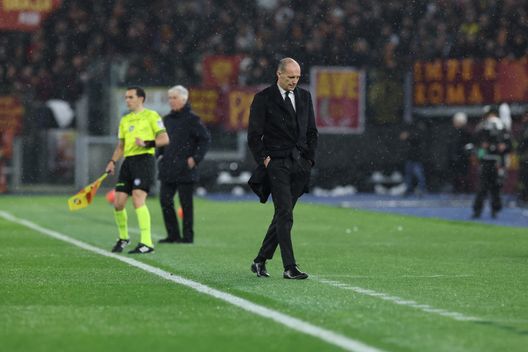 Una reazione di Massimiliano Allegri durante Roma-Milan (Foto di Claudio Villa/AC Milan via Getty Images) I top e i flop della 22a giornata di Serie A: Roma-Milan la vince l’Inter, Juve top- immagine 4
