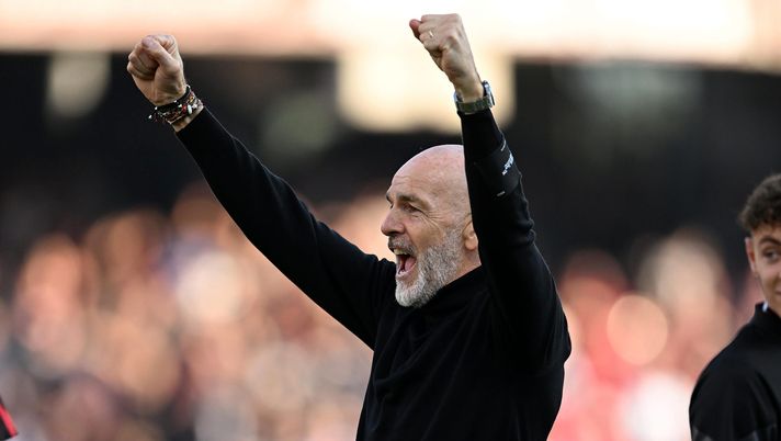 SALERNO, ITALY - JANUARY 04: Stefano Pioli AC Milan coach celebrates the victory after the Serie A match between Salernitana and AC MIlan at Stadio Arechi on January 04, 2023 in Salerno, Italy. (Photo by Francesco Pecoraro/Getty Images) Pioli