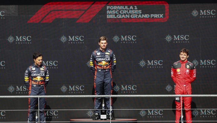 SPA, BELGIUM - JULY 30: Sergio Perez of Mexico and Red Bull Racing with Max Verstappen of Red Bull Racing and The Netherlands and Charles Leclerc of Ferrari and Monaco during the F1 Grand Prix of Belgium at Circuit de Spa-Francorchamps on July 30, 2023 in Spa, Belgium. (Photo by Peter Fox/Getty Images) Formula 1, GP d’Olanda: la nuova Ferrari sfida il cannibale Verstappen - immagine 1
