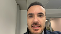 VIDEO / Gol di Estupinan e polemiche per la mano di Ricci: l’Inter perde il derby, Milan a -7