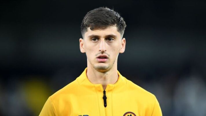 LA SPEZIA, ITALY - FEBRUARY 27: Marash Kumbulla of AS Roma looks on during the Serie A match between Spezia Calcio and AS Roma at Stadio Alberto Picco on February 27, 2022 in La Spezia, Italy. (Photo by Alessandro Sabattini/Getty Images) Roma, chiusa la cessione di Kumbulla: dove giocherà nella prossima stagione - immagine 1