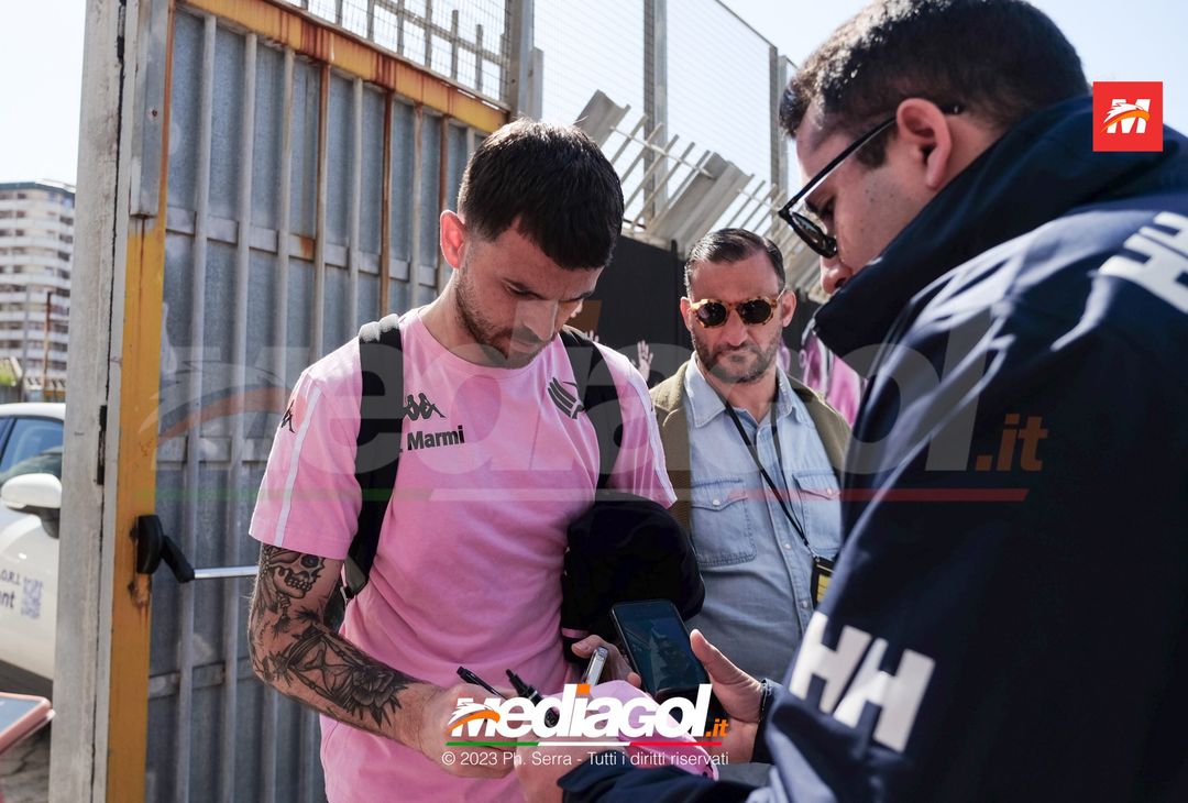 FOTO Cittadella-Palermo, la squadra in partenza dal “Renzo Barbera” (GALLERY) - immagine 5