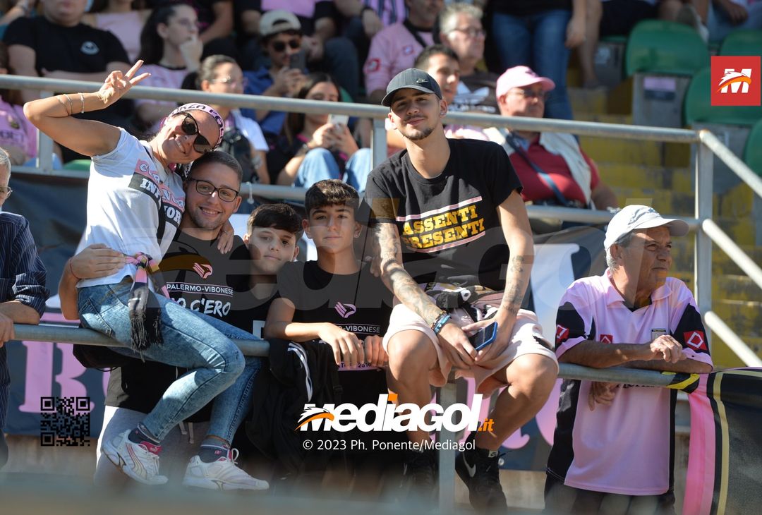 FOTOTIFO Palermo-Sudtirol 2-1, gli scatti ai tifosi al “Renzo Barbera” (GALLERY) - immagine 48