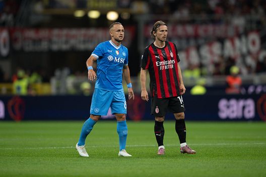 Milano, Italia - 28 settembre 2025: Stanislav Lobotka del Napoli e Luka Modrić del Milan. (Foto di SSC NAPOLI via Getty Images) Napoli-Milan, un film targato Dreamworks: partenopei e rossoneri come in “Madagascar”- immagine 2