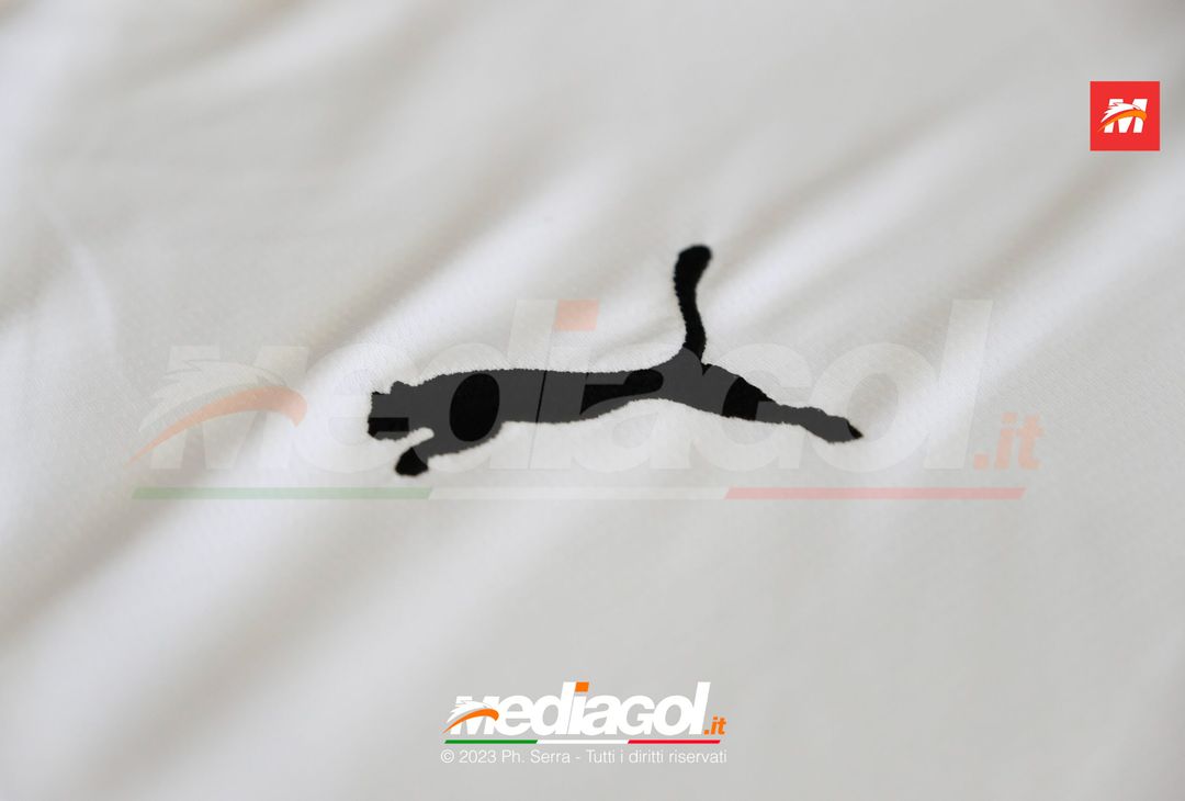 FOTO Palermo, inizia la vendita della seconda e terza maglia Puma 2023/2024 (Gallery) - immagine 19