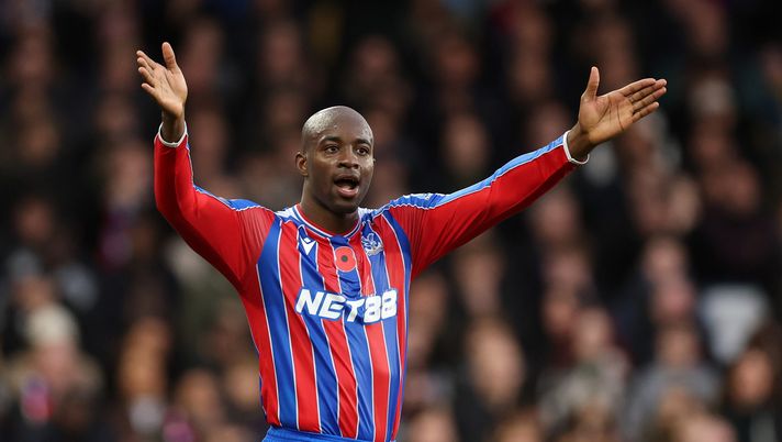 LONDON, ENGLAND - NOVEMBER 09: Jean-Philippe Mateta of Crystal Palace during the Premier League match between Crystal Palace and Brighton & Hove Albion at Selhurst Park on November 09, 2025 in London, England. (Photo by Julian Finney/Getty Images) Calciomercato, Mateta in bilico: “Un medico del Milan volerà a Londra” - immagine 1