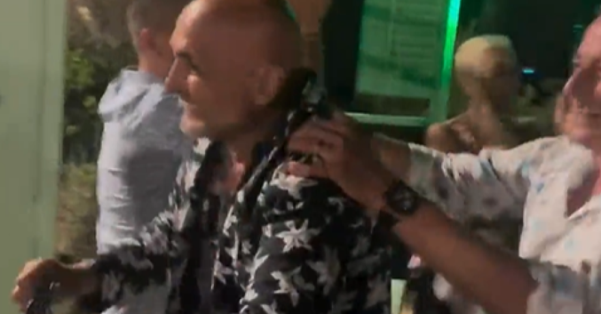 VIDEO / Spalletti balla “Maracaibo” con Buffon! Trenino e camicia sbottonata nella sua tenuta VIDEO / Spalletti balla “Maracaibo” con Buffon! Trenino e camicia sbottonata nella sua tenuta