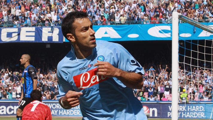 NAPLES, ITALY - MAY 09: Fabio Quagliarella of SSC Napoli celebrates scoring his goal during the Serie A match between SSC Napoli and Atalanta BC at Stadio San Paolo on May 9, 2010 in Naples, Italy. (Photo by Maurizio Lagana/Getty Images) Quagliarella: “Questa sfida tra Napoli e Lazio sarà diversa, c’entra Conte!” - immagine 1