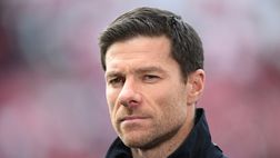 VIDEO – Incredibile in Kazakistan: regalano un pesce a Xabi Alonso