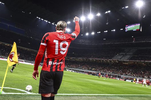 MILAN, ITALY - APRIL 20: Theo Hernandez of AC Milan in action during the Serie A match between AC Milan and Atalanta at Stadio Giuseppe Meazza on April 20, 2025 in Milan, Italy. (Photo by Giuseppe Cottini/AC Milan via Getty Images) theo-hernandez-al-hilal-addio-milan-mercato-calciomercato-arabia-saudita-news-ultima-ora