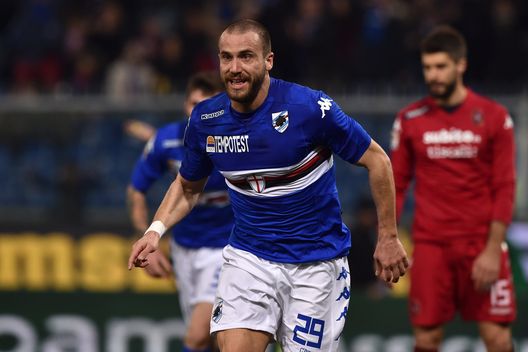 Scorie da derby, l’ex Sampdoria De Silvestri beccato dai tifosi del Genoa al Ferraris- immagine 3