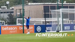 VIDEO FCIN1908 / Inter, riscaldamento di “classe” per Barella: gol di tacco ed esultanza
