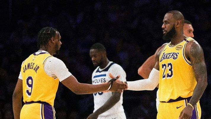 NBA, la famiglia James scrive la storia: LeBron e il figlio Bronny in campo insieme - immagine 1
