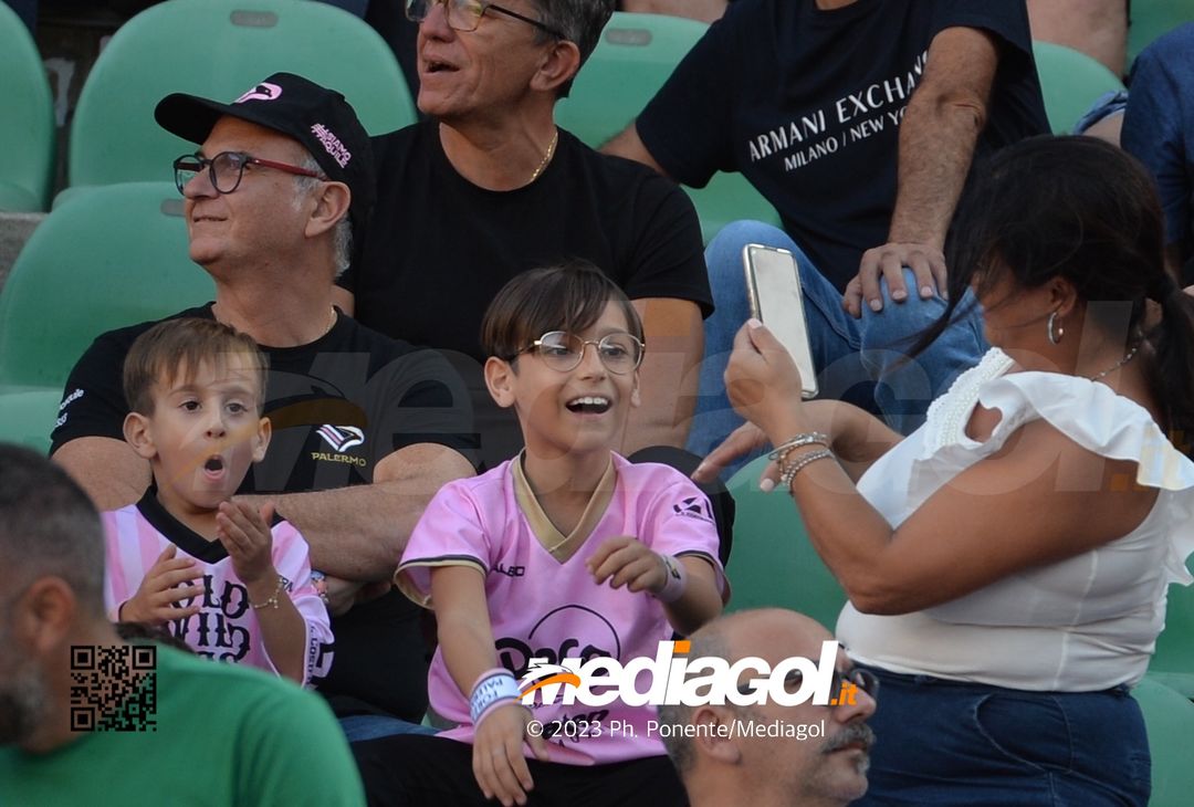 FOTOTIFO Palermo-Lecco, gli scatti ai tifosi al “Renzo Barbera” (GALLERY) - immagine 101