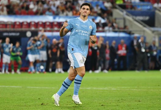 Julian Alvarez, 14 titoli in bacheca: lo stesso numero di Messi a 23 anni…- immagine 3