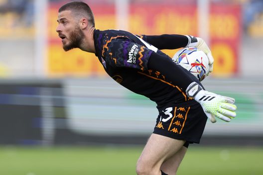 LECCE, ITALY - OCTOBER 20: David De Gea of Fiorentina during the Serie A match between Lecce and Fiorentina at Stadio Via del Mare on October 20, 2024 in Lecce, Italy. (Photo by Maurizio Lagana/Getty Images) Palladino e il coraggio delle scelte. Così si è preso la Fiorentina- immagine 2