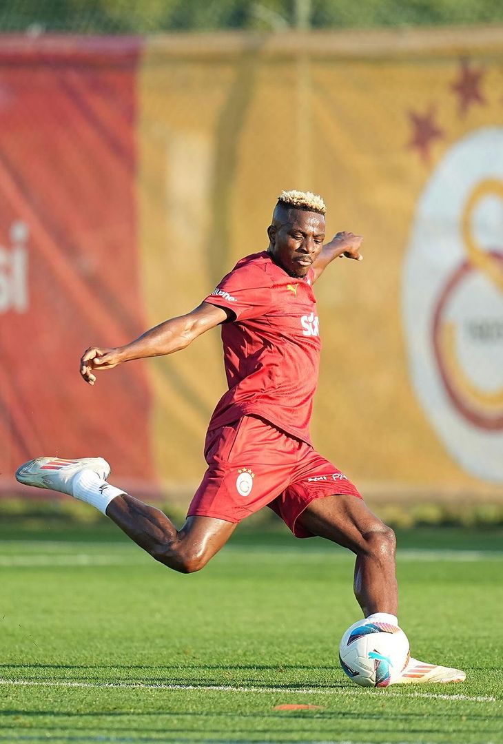 GALLERY Osimhen ritrova Mertens, le immagini del primo allenamento del nigeriano - immagine 4