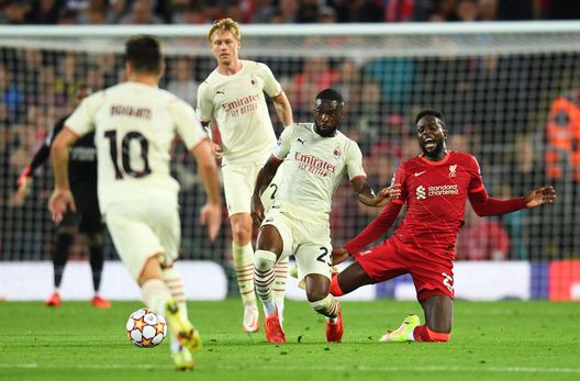 LIVERPOOL, ENGLAND - SEPTEMBER 15: Fikayo Tomori of AC Milan tackles Divock Origi of Liverpool during the UEFA Champions League group B match between Liverpool FC and AC Milan at Anfield on September 15, 2021 in Liverpool, England. (Photo by Claudio Villa/AC Milan via Getty Images) Milan e Liverpool: dopo Istanbul c’è sempre Atene- immagine 13