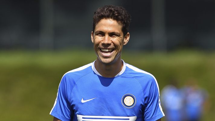 COMO, ITALY - AUGUST 19: Anderson Hernanes of FC Internazionale Milano looks on during FC Internazionale training session at the club's training ground on August 19, 2015 in Appiano Gentile Como, Italy. (Photo by Marco Luzzani - Inter/Getty Images) Hernanes: “Juve-Inter, mi aspetto un pareggio. Per i nerazzurri punto su Lautaro” - immagine 1