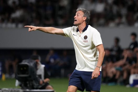 TOKYO, JAPAN - AUGUST 01: Luis Enrique of Paris Saint-Germain in action during the pre-season friendly match between Paris Saint-Germain and FC Internazionale on August 01, 2023 in Tokyo, Japan. (Photo by Koji Watanabe/Getty Images) PSG-Borussia Dortmund: le probabili formazioni: Mbappè vs Füllkrug. Ok Skriniar- immagine 2