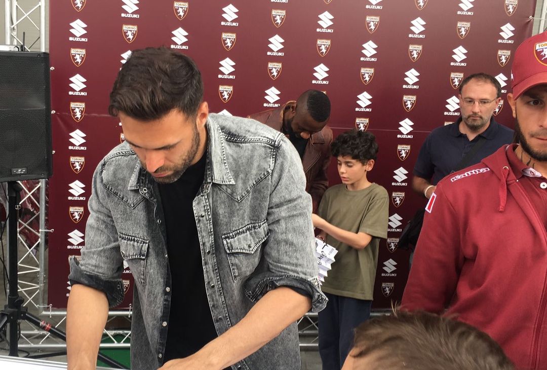 Fotogallery – Toro, entusiasmo al Fila per Mazzarri, Sirigu e Nkoulou - immagine 6