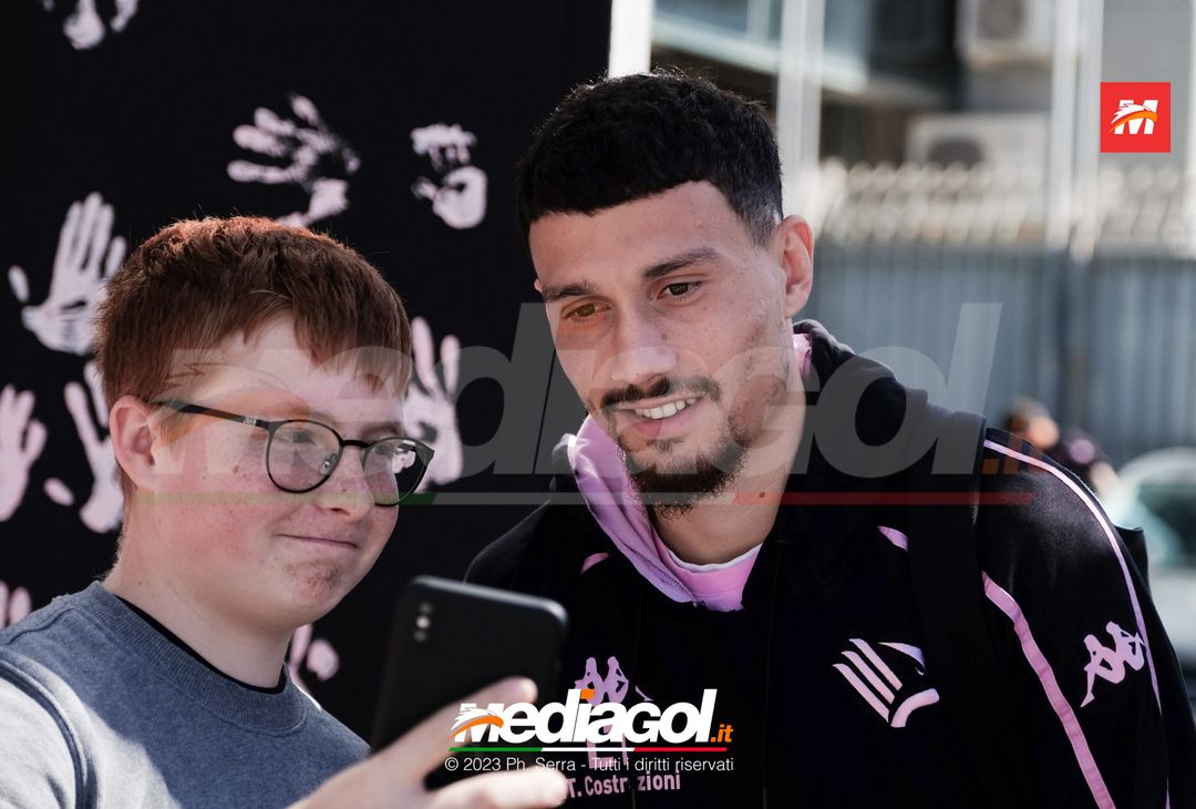 FOTO Cittadella-Palermo, la squadra in partenza dal “Renzo Barbera” (GALLERY) - immagine 20