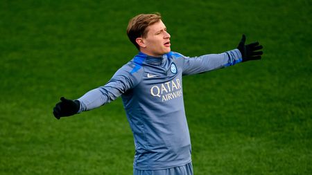 COMO, ITALY - DECEMBER 03: Nicolò Barella of FC Internazionale in action during the FC Internazionale training session at the club's training ground BPER Training Centre at Appiano Gentile on December 03, 2024 in Como, Italy. (Photo by Mattia Ozbot - Inter/Inter via Getty Images)