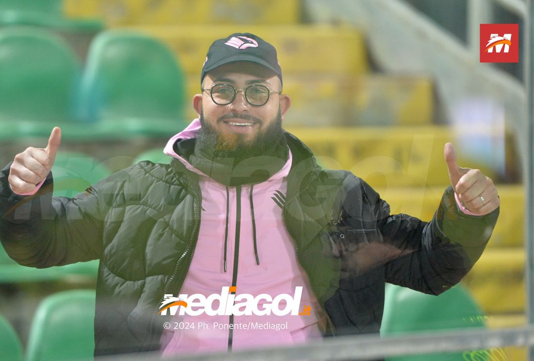 FOTOTIFO Palermo-Bari 3-0, gli scatti ai tifosi al “Renzo Barbera” (GALLERY) - immagine 10