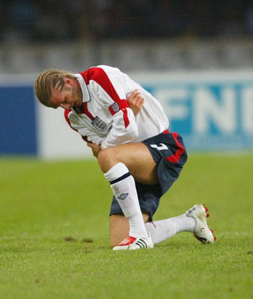 DURBAN, SOUTH AFRICA: David Beckham al momento dell'infortunio contro il Sud Africa nel 2003. (Photo by Phil Cole/Getty Images)