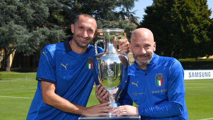 Chiellini ricorda Vialli: “Pur di stare vicino alla squadra posticipò le cure” - immagine 1