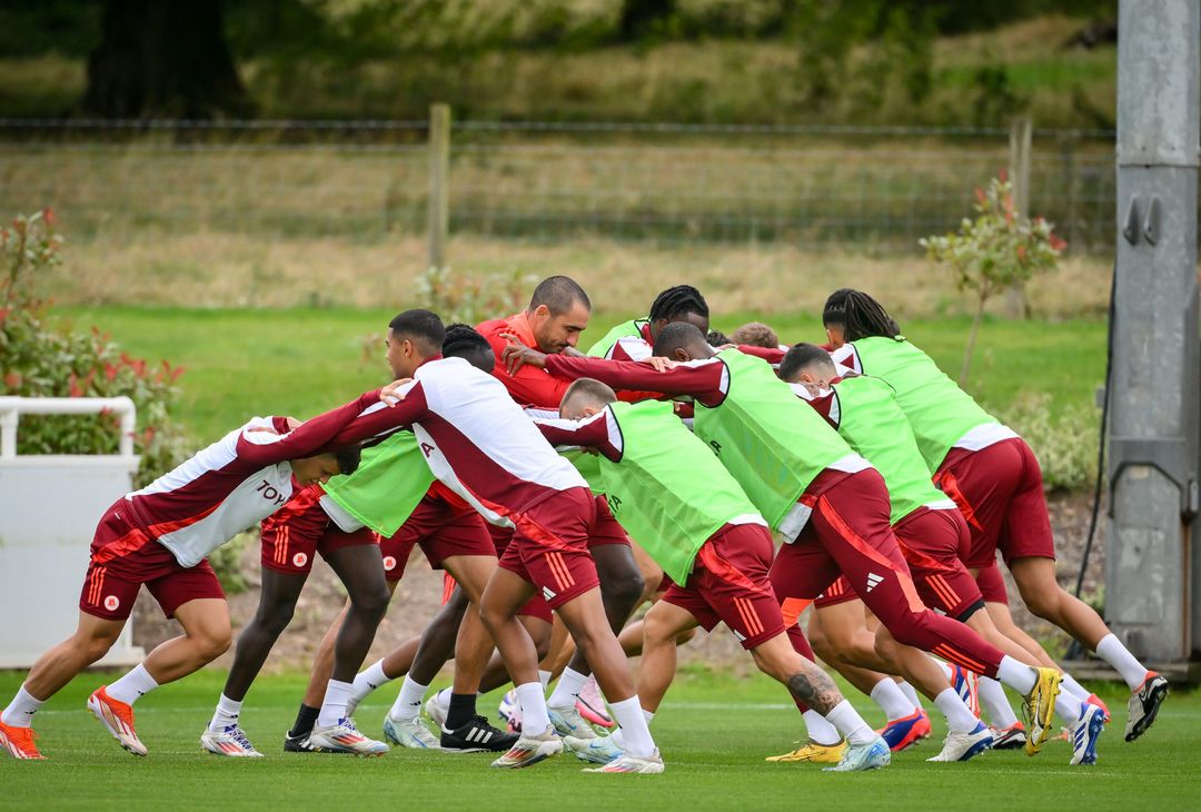 Roma, primo allenamento in Inghilterra per Dovbyk – FOTO GALLERY - immagine 3