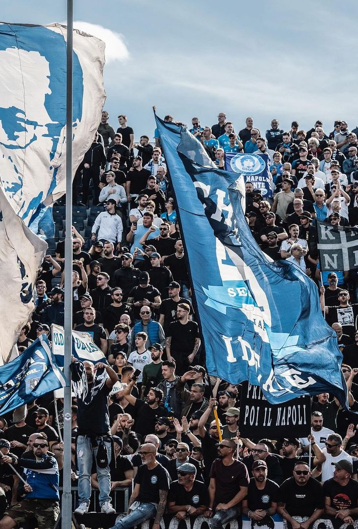 GALLERY “Eterni”, il Napoli omaggia i tifosi azzurri: il dodicesimo uomo in campo- immagine 1