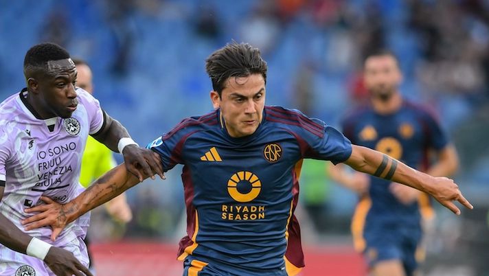 Roma, rigore contro l’Udinese: va Dybala e segna. In campo c’erano anche… - immagine 1