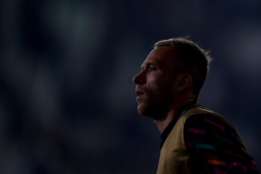 TURIN, ITALY - MARCH 16: Arthur Melo of Juventus warms up prior to the UEFA Champions League Round Of Sixteen Leg Two match between Juventus and Villarreal CF at Juventus Stadium on March 16, 2022 in Turin, Italy. (Photo by Daniele Badolato - Juventus FC/Juventus FC via Getty Images) Amerini: “Parisi ottimo colpo, bravo a mettersi in gioco”. E su Arthur…- immagine 2