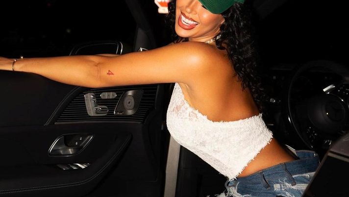 Bellingham avvistato in tribuna insieme alla fidanzata: ecco chi è la modella che ha stregato Jude - immagine 1