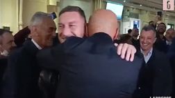 VIDEO Roma, Totti e l’abbraccio con Spalletti pre Italia-Macedonia: amici come prima