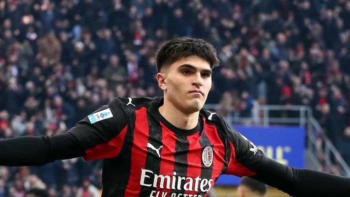 Davide Bartesaghi (difensore AC Milan), qui durante Milan-Sassuolo 2-2 (Serie A 2025-2026) | News (Getty Images) 'Quando me lo fai il gol?', Bartesaghi svela il retroscena con Corradi. E sul precedente Maldini ...